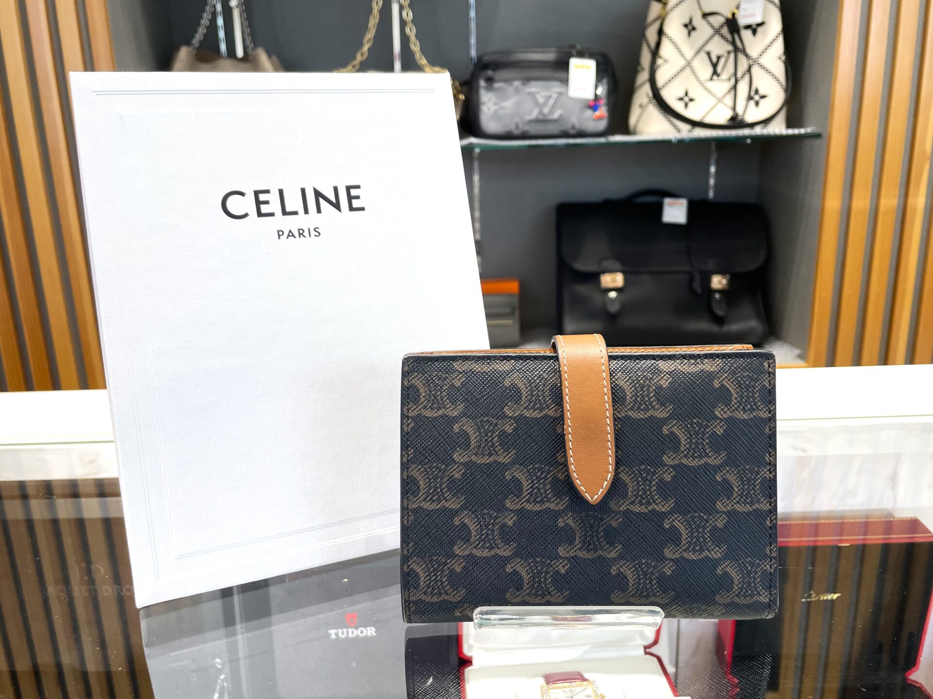 セリーヌ【CELINE】ミディアム ストラップ ウォレット 二つ折り