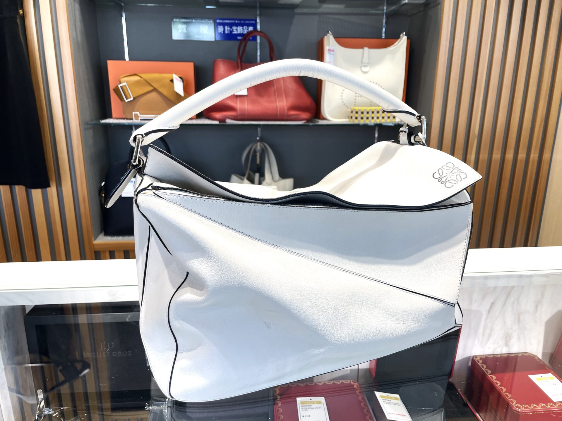 ロエベ【LOEWE】３way パズルバッグ ラージサイズを名古屋市中村区のお客様より買取ました | 買取実績 | 質屋かんてい局 名古屋西店 |  質屋かんてい局