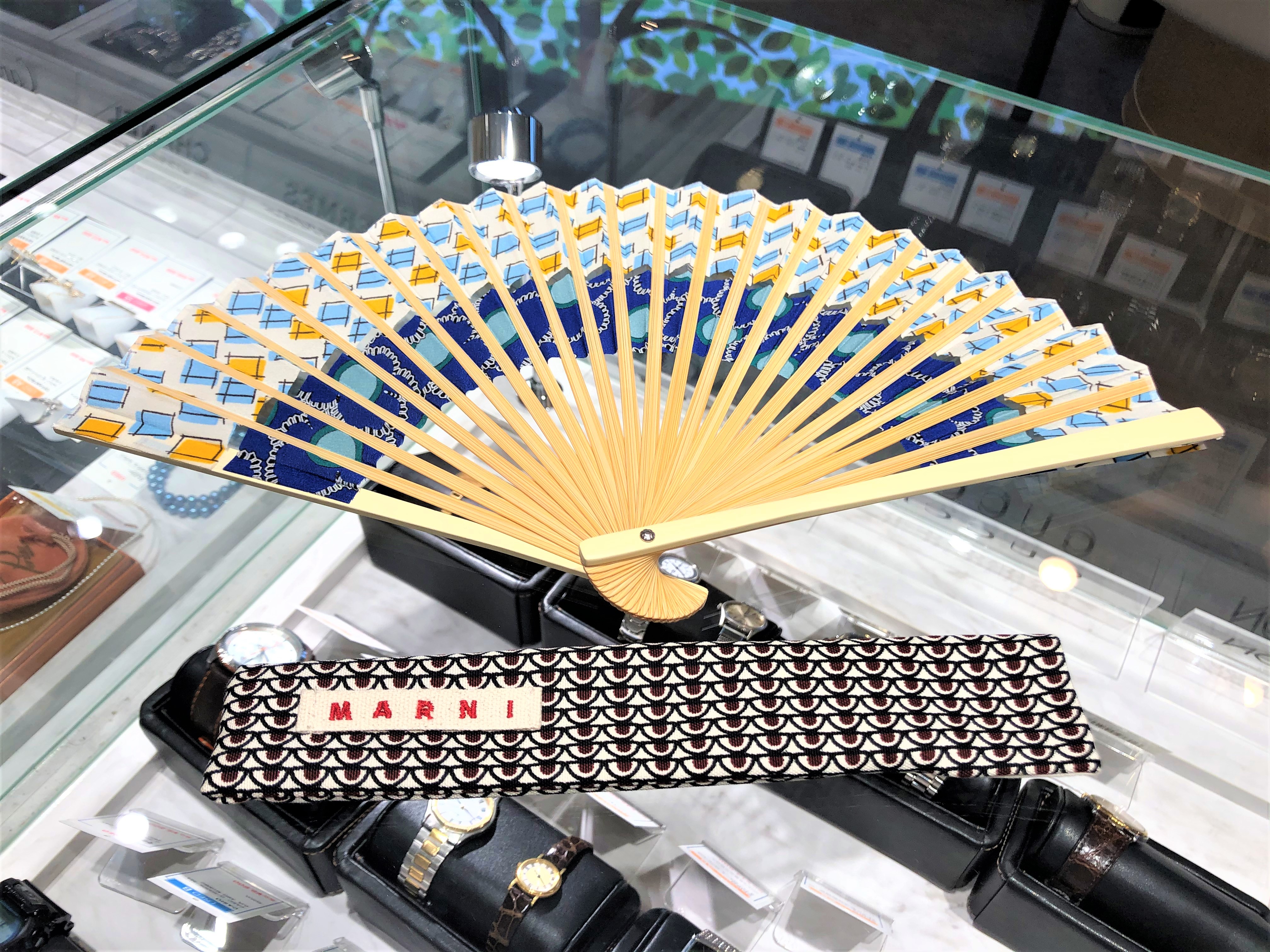 マルニ  MARNI 扇子 限定完売品 マルニカフェ  新品 MARNI FLOWER CAFE FOLDING FAN COLLECTION（マルニフラワーカフェ