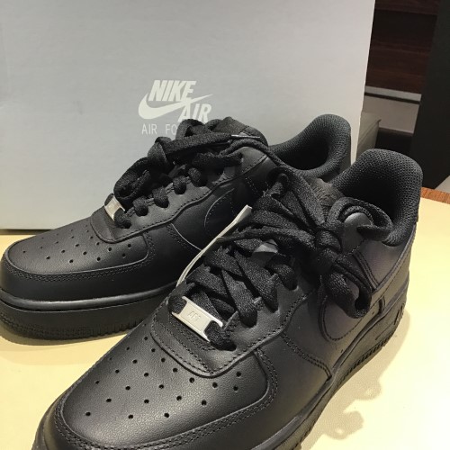 NIKE（ナイキ） AIR FORCE 1 '07 Black/Black】の買取価格と査定ポイントをご紹介！｜ナイキ AF1 エアフォース1  ブラック 未使用品シューズ｜買取・販売・質預かり｜ | 買取実績 | 質屋かんてい局 須賀川店 | 質屋かんてい局