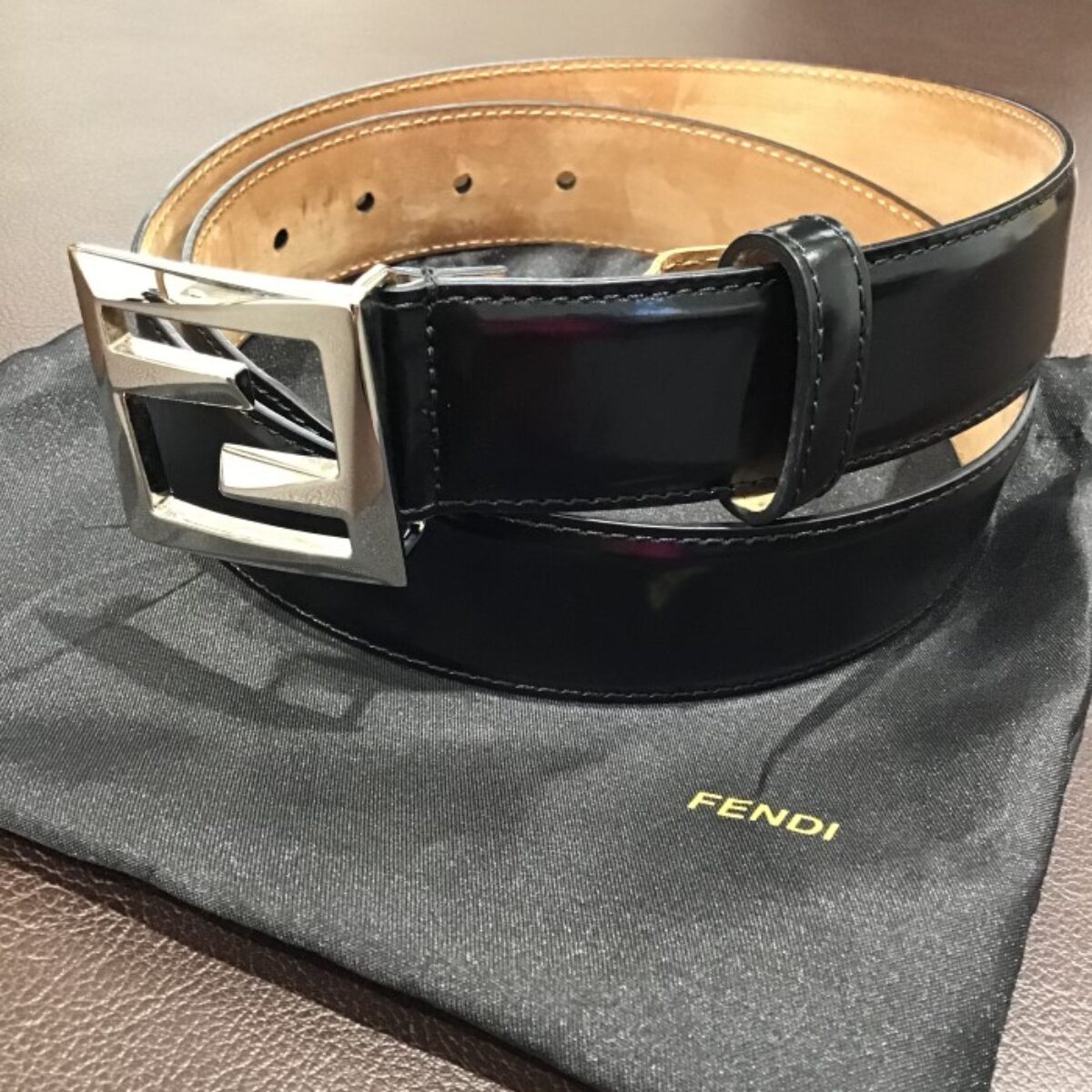 Fendi メンズ ブラックレザー ベルト ネオンイエロー