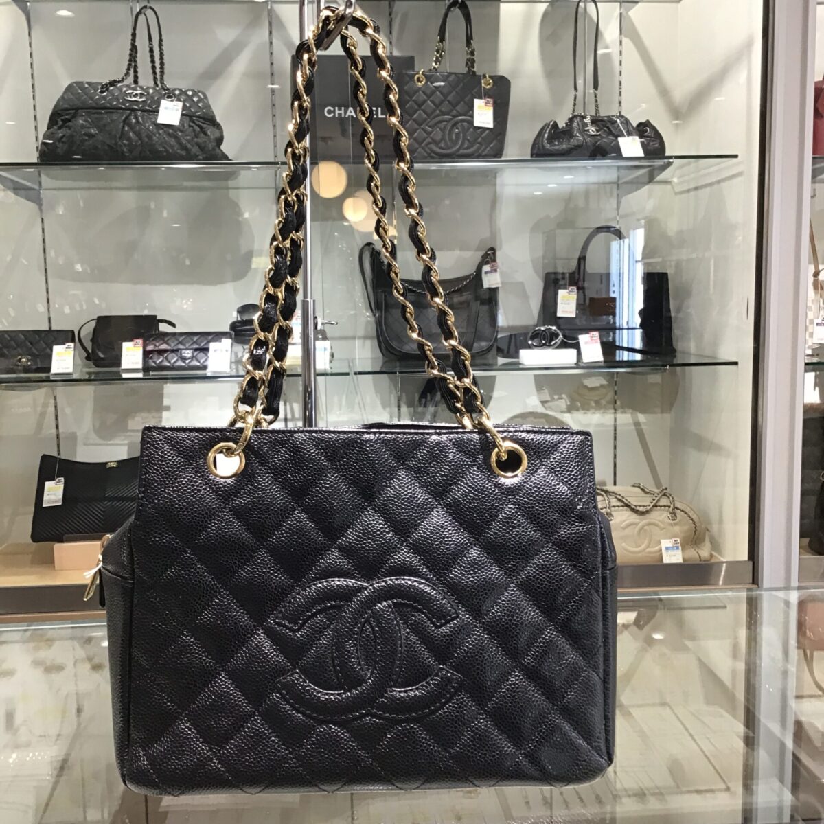 CHANEL】キャビアスキン チェーントートバッグをお買取させて頂きまし