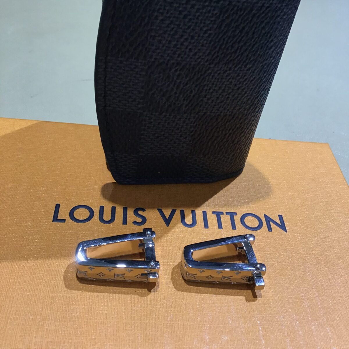 Louis Vuitton モノグラム カフス M00702 ルイヴィトン - カフリンクス