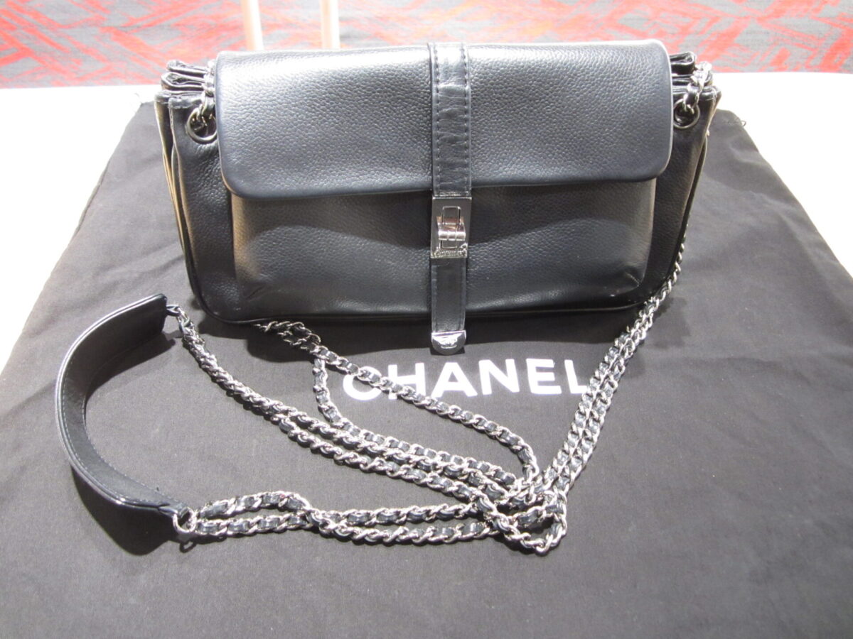 CHANEL　斜め掛けチェーンショルダー