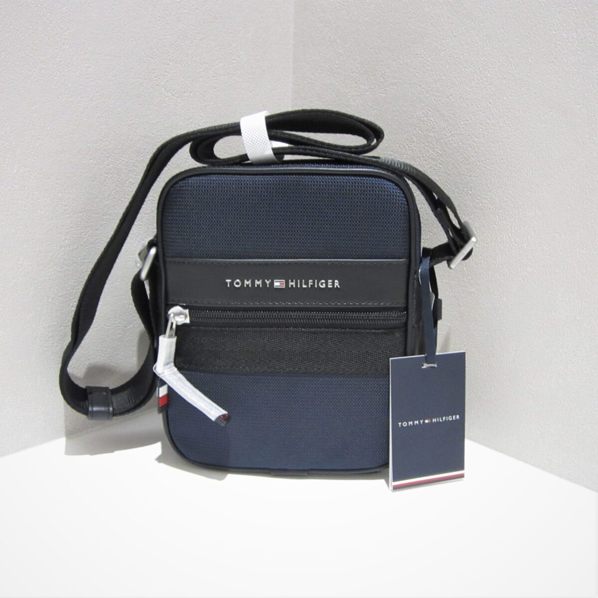 TOMMY HILFIGER AM07232 ショルダーバッグ 211018