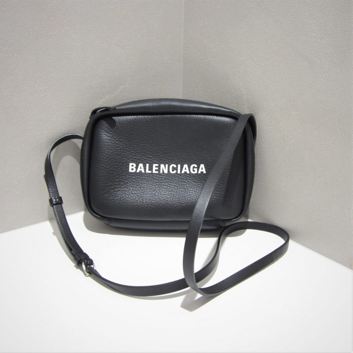 BALENCIAGA エブリデイ カメラバッグ 210803