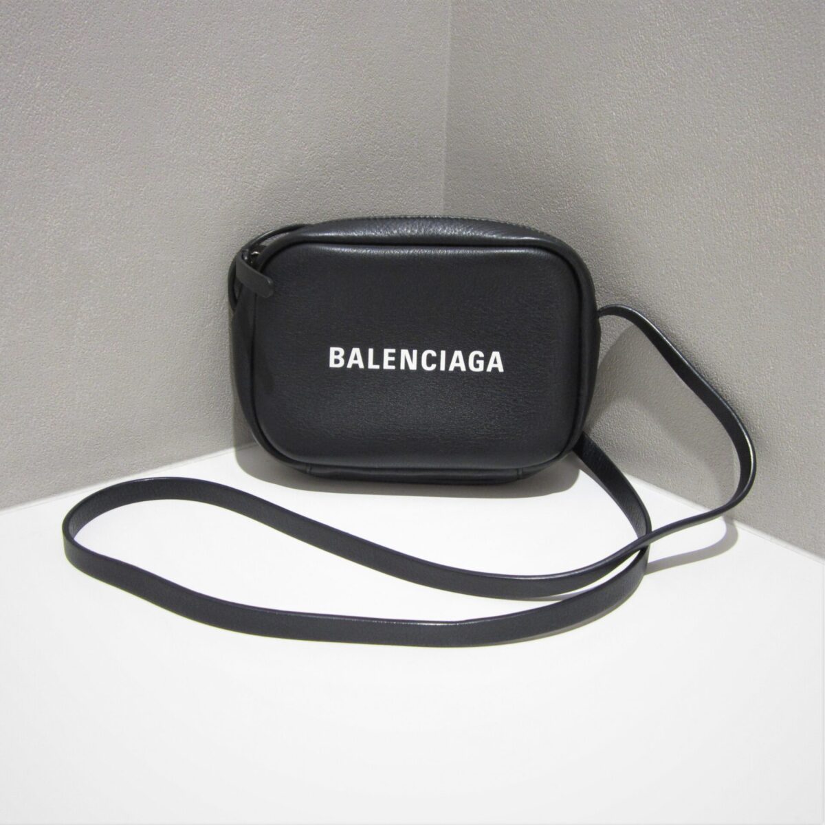 BALENCIAGA エブリデイカメラバッグXS 211015