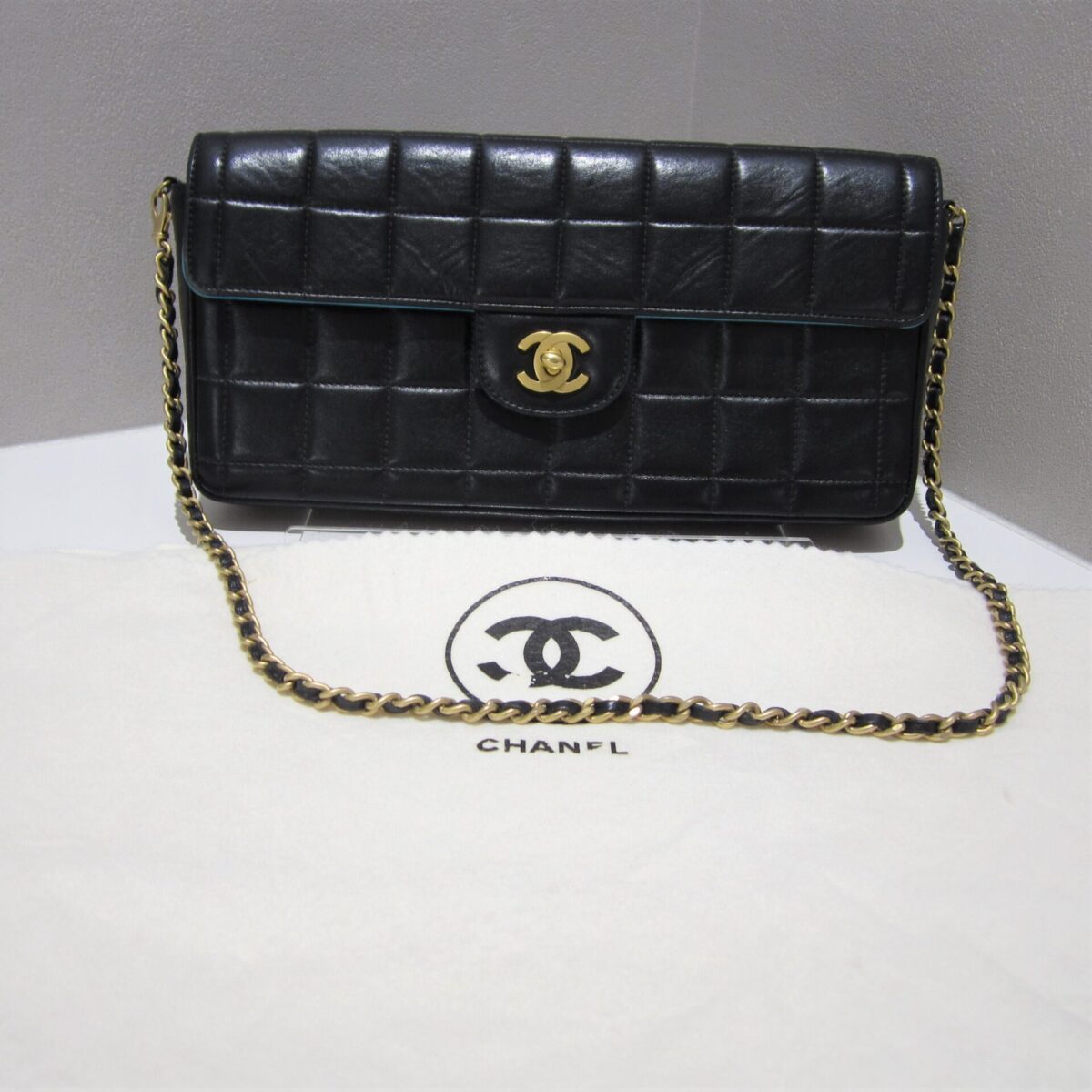 CHANEL チョコバー チェーンショルダーバッグ 210903