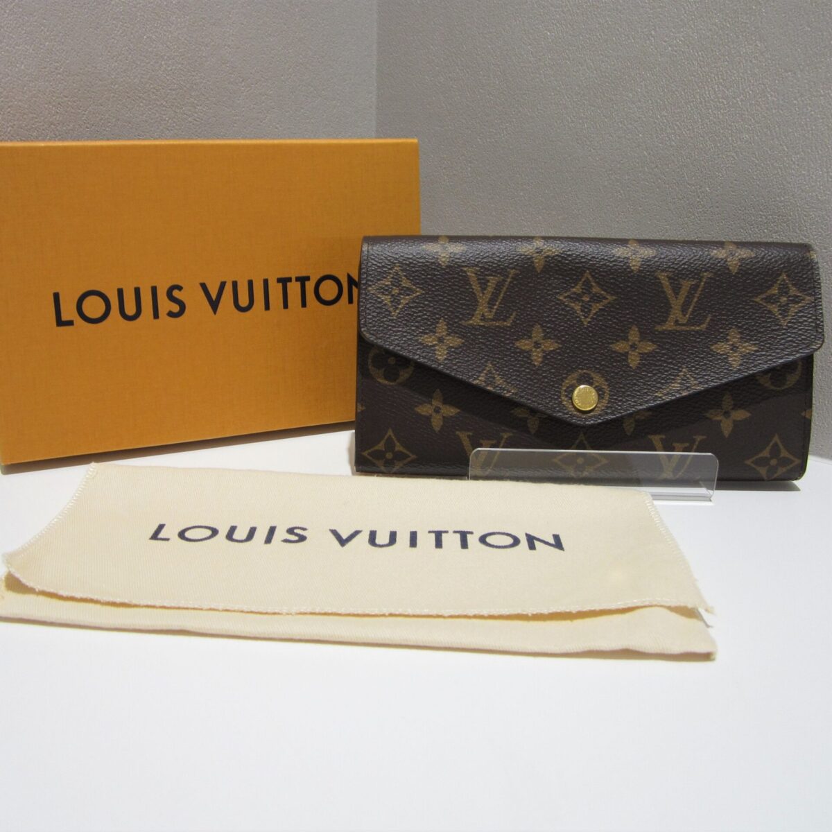 Louis Vuitton  M62235 ポルトフォイユ・サラ モノグラム長財布 210813