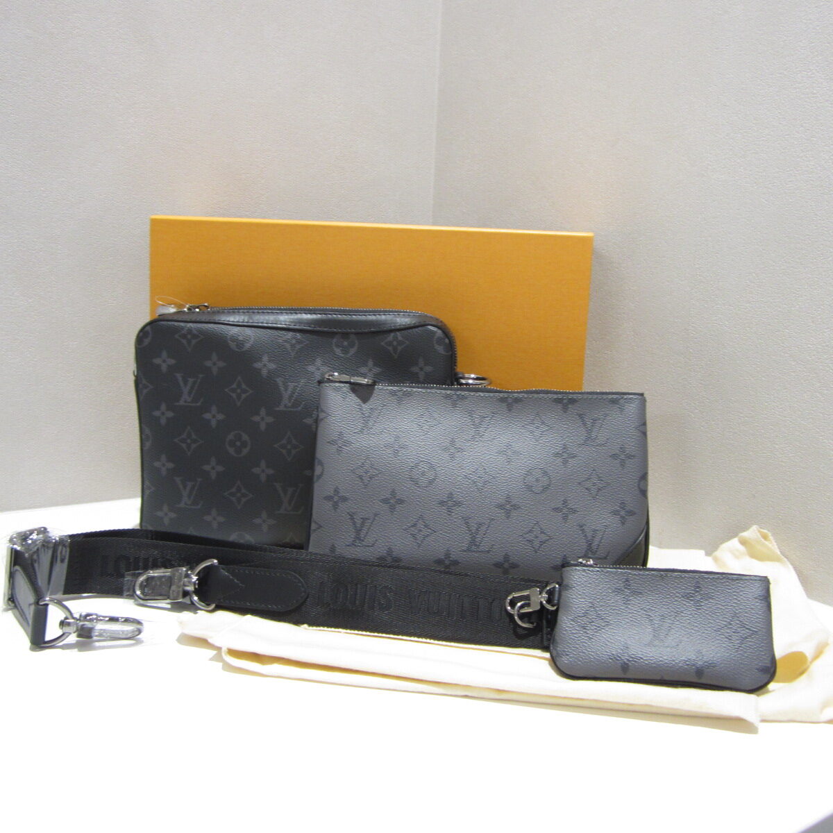 LOUIS VUITTON M69443 トリオメッセンジャー　211206