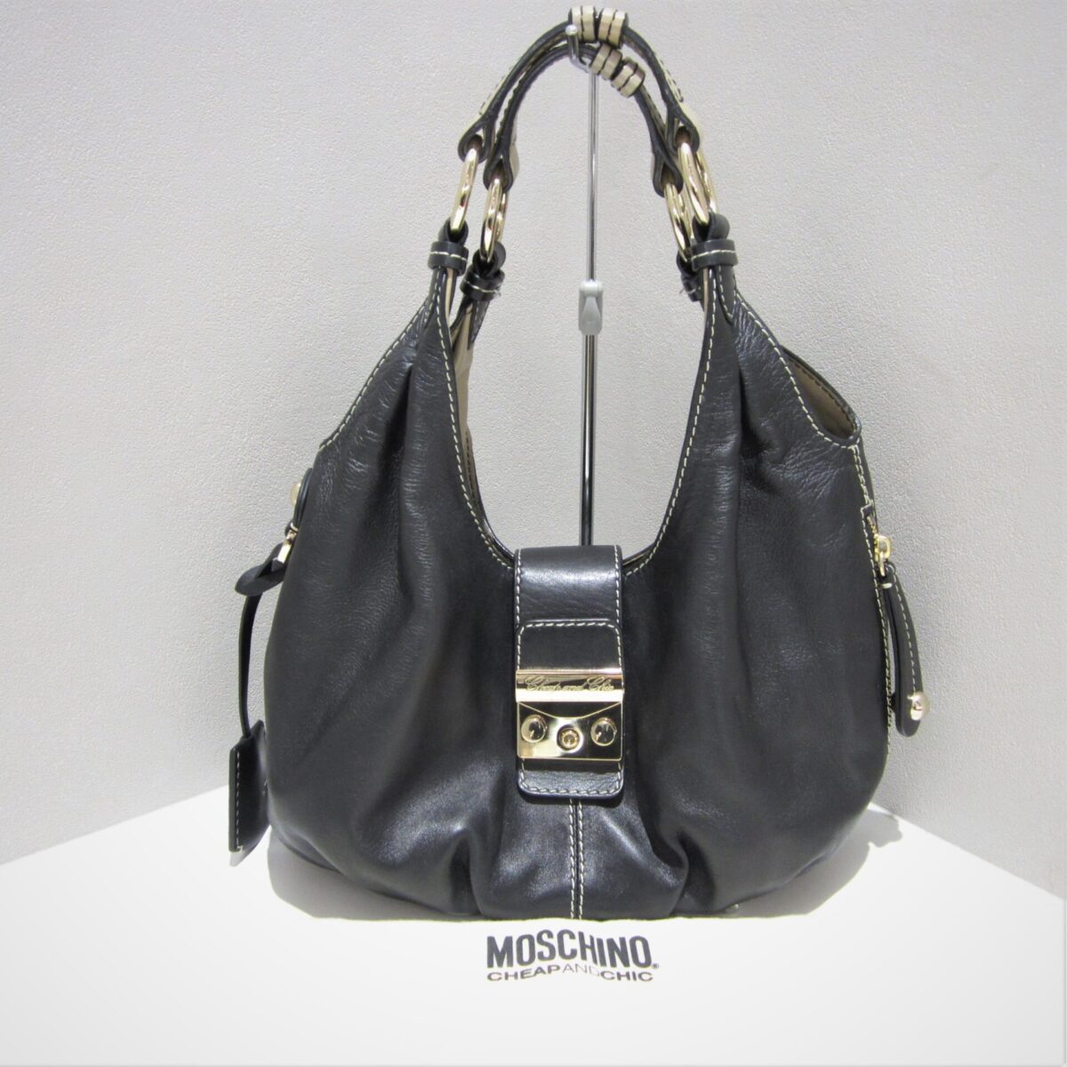 MOSCHINO ショルダーバッグ 210907